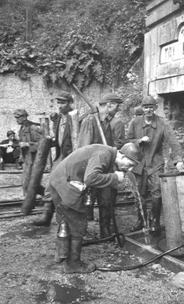 obrat Trbovlje, prihod rudarjev iz jame, 1958